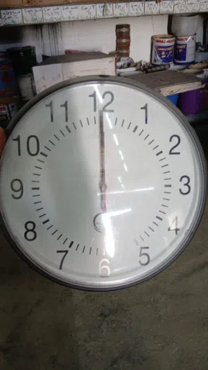 ساعة تشتغل بالكهرباء