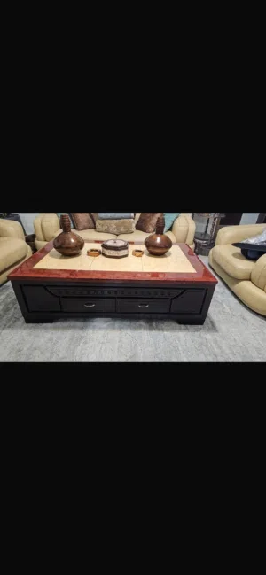 طاوله وسط لغرفه الضيوف او معيشه للبيع