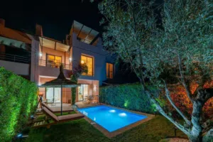 3 Bedrooms . Furnished . Daily1