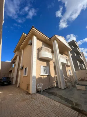 550 m2 More than 6 bedrooms Villa for Sale in Tripoli Alfornaj
