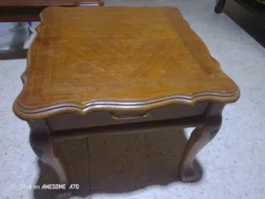 طاولات بحالة جيدة جداً
