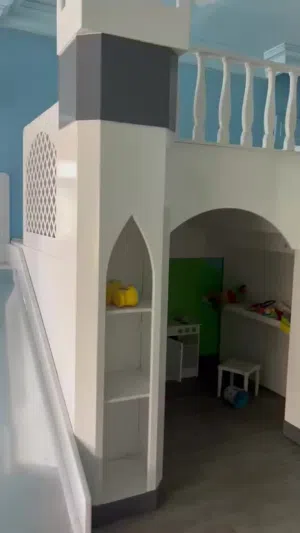 العاب لحضانة مجهز بالكامل مع دروج