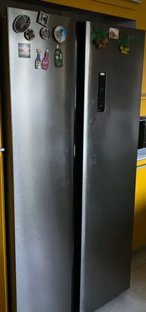 للبيع ثلاجة Daewoo Side by Side ستانلس ستيل