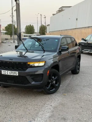 جيب شيروكي 2024 وارد أمريكي مكفول ما عدا جاملغ ومبين صورتها بالإعلان بدون ايرباك