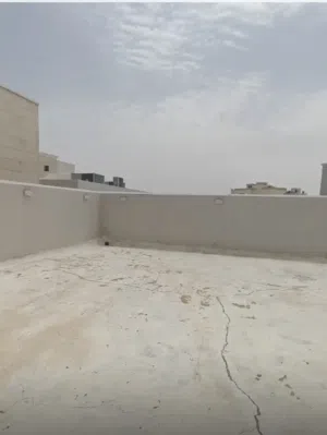 للايجار شقة مع حوش السطح