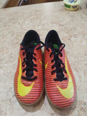 حذاء رياضي للكرة القدم للبيع 3500dz