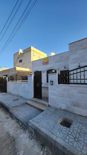 228 m2 3 Bedrooms Villa for Sale in Zarqa Al Zawahra