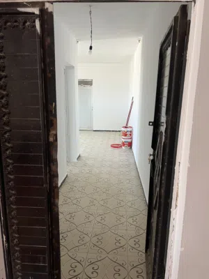 شقه درين وصاله ومطبخ وحمام استفسار عل واتس