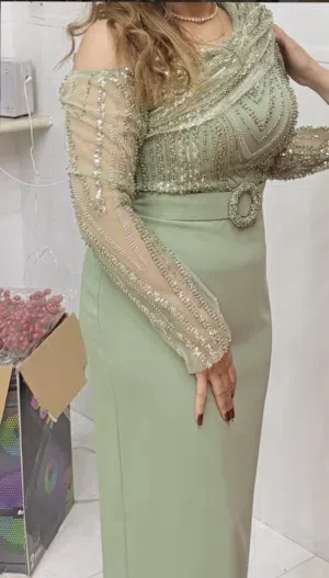 فستان سهرة اخضر قياس 40 يلبس وزن 65 كيلو