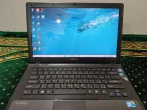 لاب سوني بحاله الجديد 4 رام ... هارد 320 جيجا بحاله ممتازه جدا