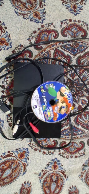 للبيع بلاي ستيشن استعمال خفيف وقليل مع هدية قرص سوبر ماريو