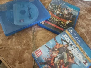 ثلاثة اشرطة PS4 19 دينار قابل للتفاوض