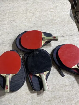 منضده للبيع نضيفه وياها ركتات جدد+ مستخدمات تفاصيل بلبايو