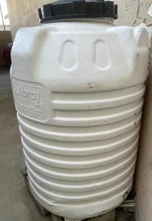 للبيع تانكي نص طن بي ثلاث زروف يحتاجله كوي