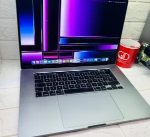 ماك بوك برو بمواصفات عاليه MacBook Pro I7 ssd 512GB كور i7 الابل الاصلي توصيل مجاني