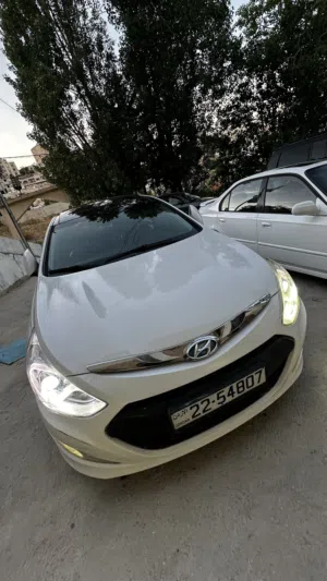 سيارة هيونداي سوناتا 2012 خليجية فخمة بحالة جيدة مع تجهيزات حديثة