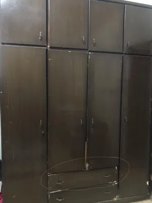 خزانة وتسريحة
