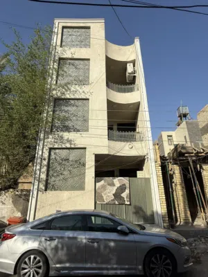 بيت او عماره سكنيه للبيع 3 طوابق معزوله