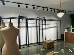 ديكور محل ملابس سهرات