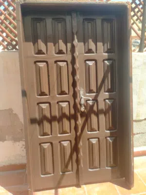 باب مع حلقو