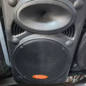 للتأجير سماعات مع المايكات وشخصيات كرتونيه والتوصيل كل ولايات السلطنه