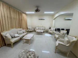 طقم كنب فخم استعمال خفيف جدا  Luxury sofa set for sale – gently used and in excellent condition