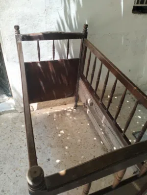 سرير صغير بحاله جيده