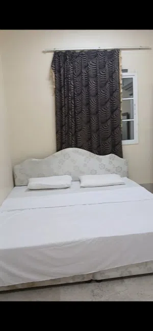 للبيع كرفايات مستعملة بحالة جيدة وكراسي