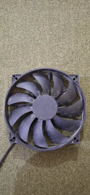 مراوح كمبيوتر مستعملة (200mm و 140mm)