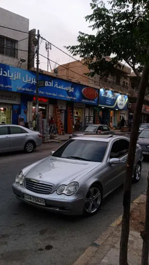 Mercedes Benz C200 للبيع كاش او للبدل ع بكم حديث ودفع الفرقيه   موديل 2001