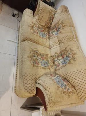 طقم كنب للبيع بحالة جيدة