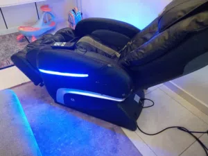 كرسي مساج اريس بحالة ممتازة يحتاج تنجيد