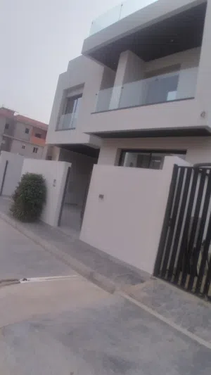 فيلات بناء حديث للبيع .. في السراج