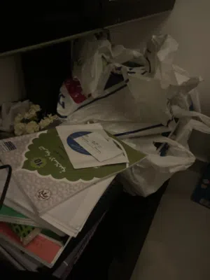 كتب اجنبية،دينية،خيال و كل الانواع متوفرة.