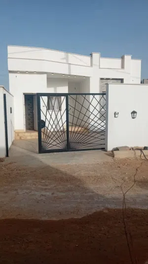 منزل  السعر كزيووووني  مكان عين زارة طريق الابيار شارع الهمبورقا