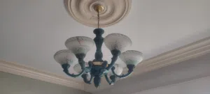 ثريا اثرية بحالة جيدة