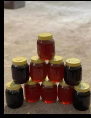 لدينا جميع انواع العسل الطبيعي السدر الجبلي سمن البلدي عسل الطلح عسل المجرى عسل السمره عسل الشوكه...