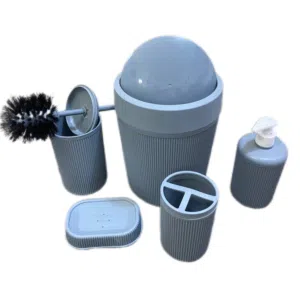 متوفر بثلاثة اللوان - ابيض - بيجي - رصاصي - 5 قطع مختلفة الاستخدام ( فرشاة تنظيف, سلة مهملات , حافظة