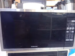 Samsung microwave available in the very good price and very good condition. everything ok