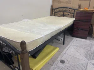 COTMATTRESSPLASTIC SIDE TABLE