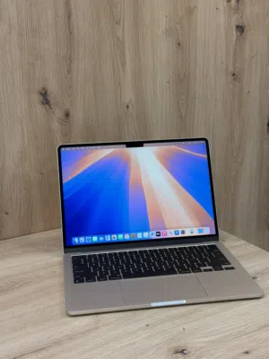 MacBook Air 2022. M2-Chip. 16 RAM. 256 SSD. 13.6-inch