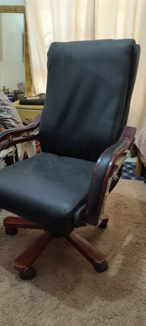 كرسي مكتب كلاسيكي فاخر بسعر عرطه عرررطه