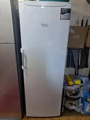 فريزر 7 أدراج لون ابيض نوع اريستون