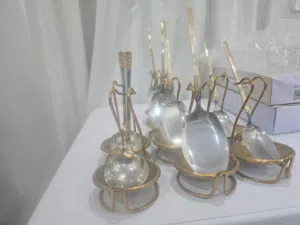 اواني بوفيه جديده مع جميع الملحقات والاكسسوارات والطاولات