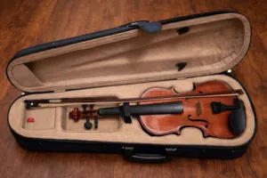 كمان كمنجة violin خشبية كامل مع العلبة والملحقات – نظيف جداً الطول كامل 58 سم 4x4