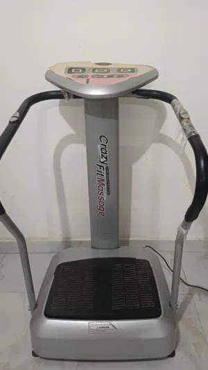 جهاز هزاز ومساج للجسم والاقدام والارداف والظهر ويعطي راحة للعضلات ويسخن الدهون يتحمل اوزان 180 كيلو