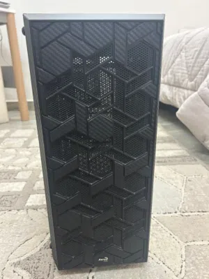 كيس كمبيوتر جيمينج للبيع 18غير قابل لتفاوض  الزجاج ليلي