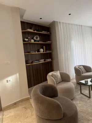 فرصة ممتازة للحصول على Guest House راقي في موقع استراتيجي يخدم أعمالكم بكل سهولة