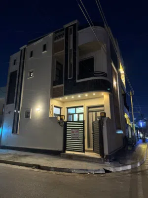 بيت للبيع موقع مميز في حي الجامعه مساحه 60 متر ركن قرب اسواق المتحده