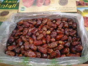 ( نجمه الواحه) تمور الواحات نصف جاف درجه اولي ممتاز الكرتونه وزن 5 كيلو صافى